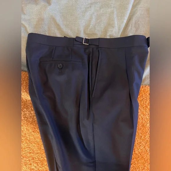 Navy Double-Breasted Men's suit 36S to 38S includes pocket square and shirt - Picture 7 of 16